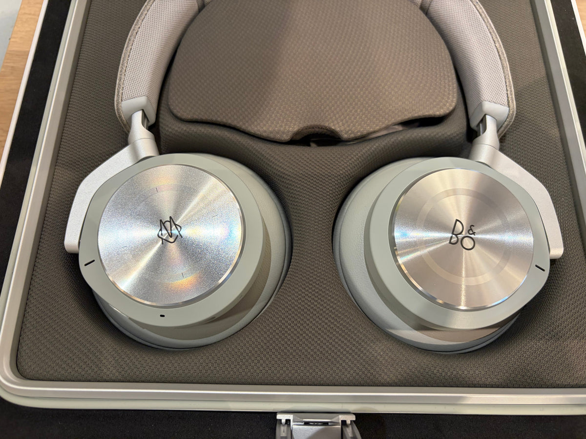 Rimowa × Bang & Olufsen Beoplay H9i Limited Edition – BEOSTÆREN