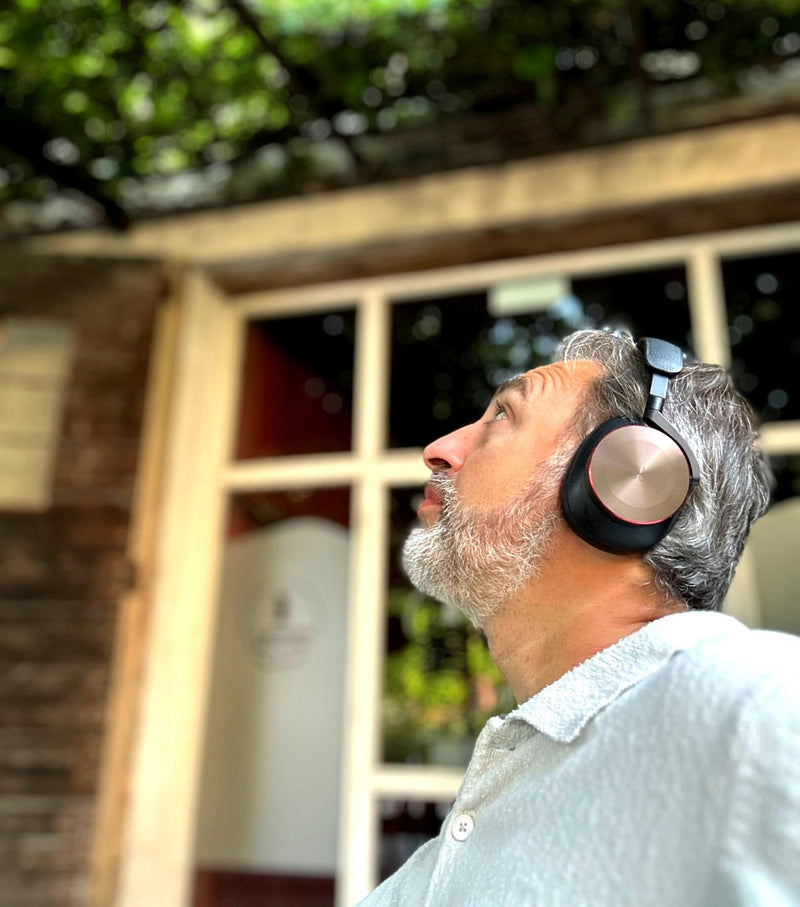 🎧 Fra Første Hovedtelefon til BEOplay H100 – Historien og Bang & Olufsens Indflydelse