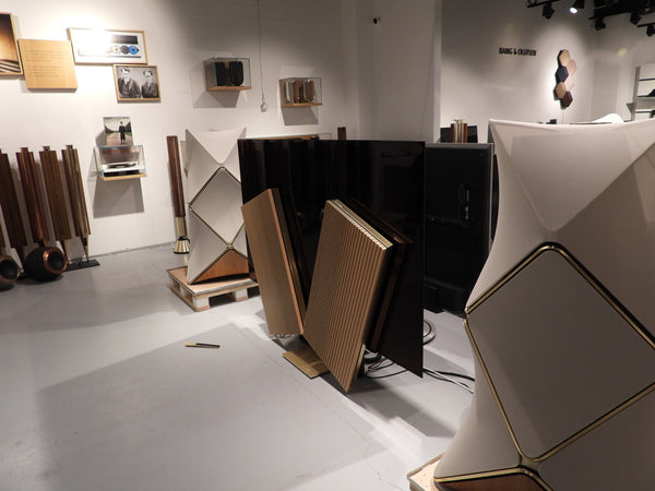 BEOvision Harmony 77" GoldTone Ligth Oak