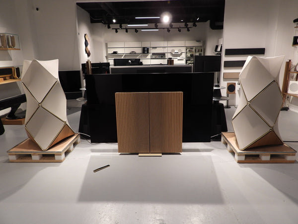 BEOvision Harmony 77" GoldTone Ligth Oak