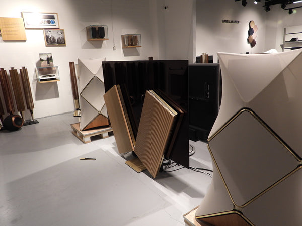 BEOvision Harmony 77" GoldTone Ligth Oak