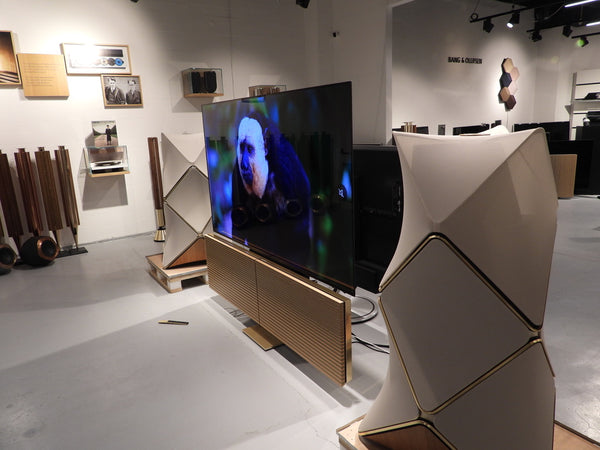 BEOvision Harmony 77" GoldTone Ligth Oak