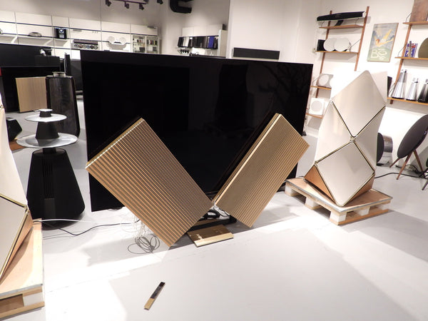 BEOvision Harmony 77" GoldTone Ligth Oak