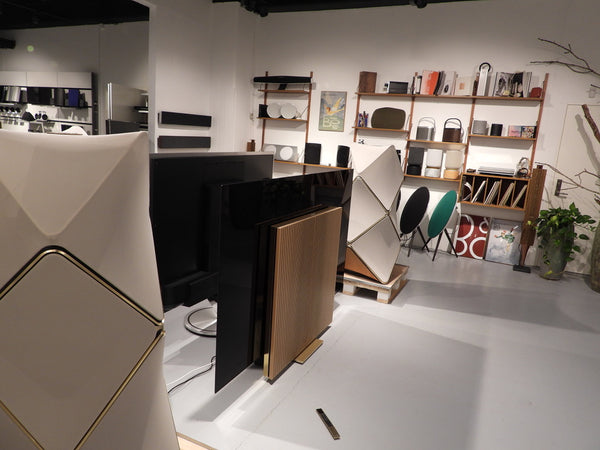 BEOvision Harmony 77" GoldTone Ligth Oak