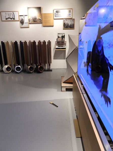 BEOvision Harmony 77" GoldTone Ligth Oak