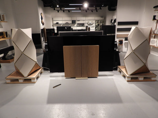 BEOvision Harmony 77" GoldTone Ligth Oak