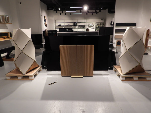 BEOvision Harmony 77" GoldTone Ligth Oak