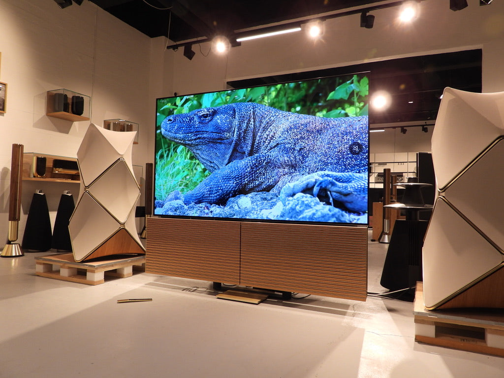 BEOvision Harmony 77" GoldTone Ligth Oak