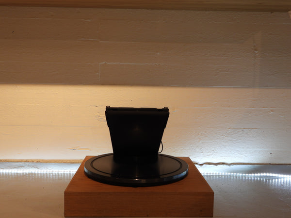 BEOsound Theatre Motorised Floor stand Silver - Black Anthracite - Gold Tone