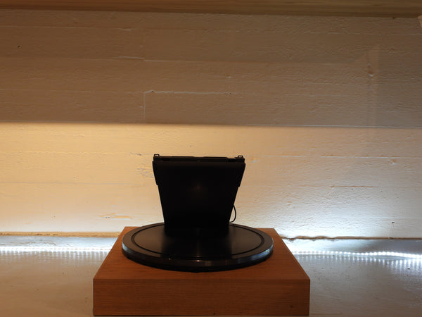 BEOsound Theatre Motorised Floor stand Silver - Black Anthracite - Gold Tone