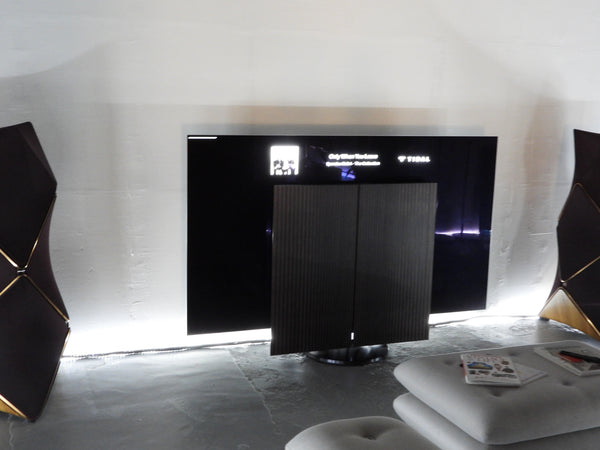 BEOvision Harmony 83" Antrazit / Dark Oak