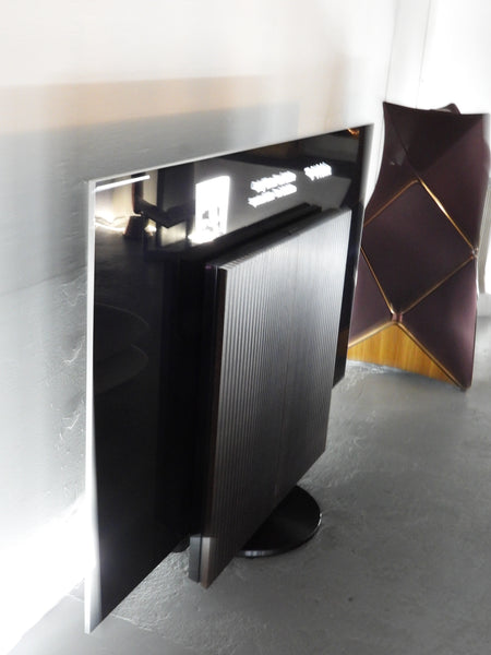 BEOvision Harmony 83" Antrazit / Dark Oak