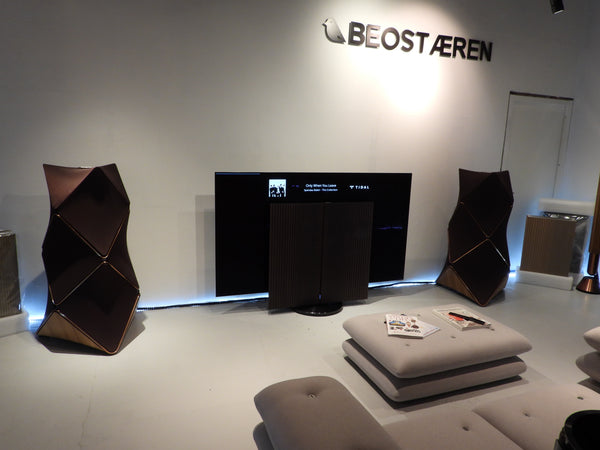 BEOvision Harmony 83" Antrazit / Dark Oak