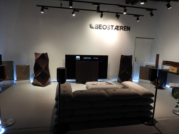 BEOvision Harmony 83" Antrazit / Dark Oak