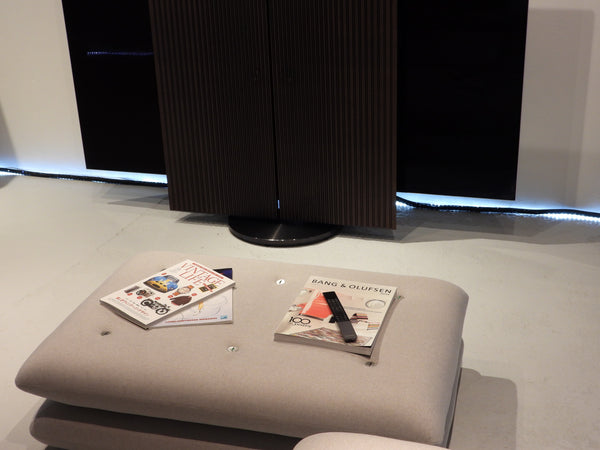 BEOvision Harmony 83" Antrazit / Dark Oak