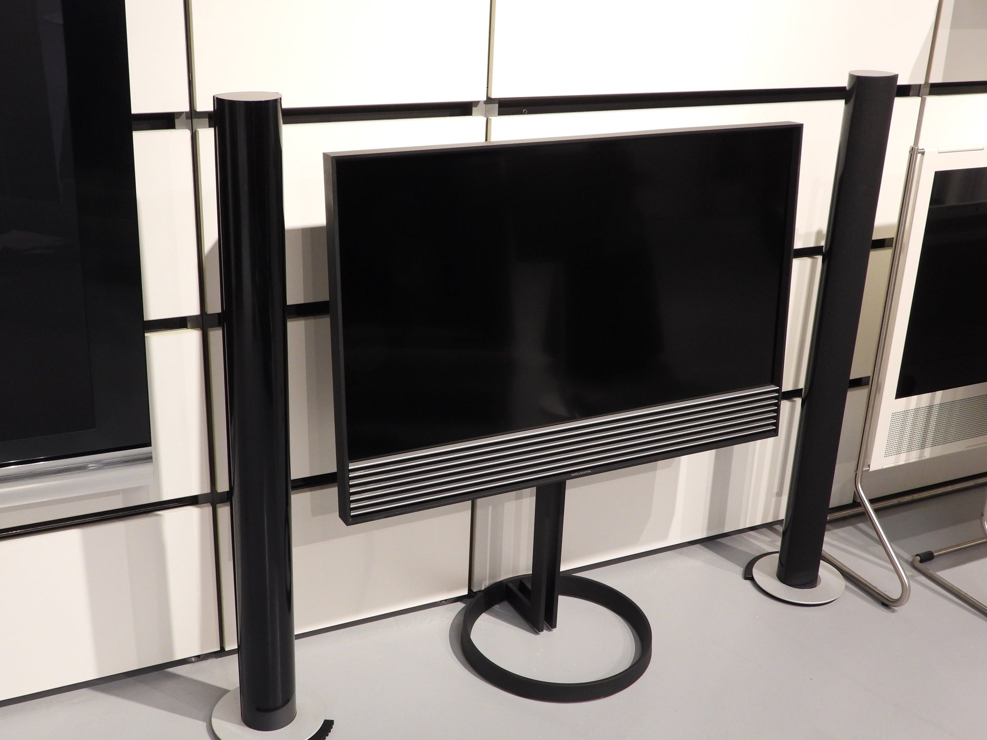 BEOlab 6000 Sort – BEOSTÆREN