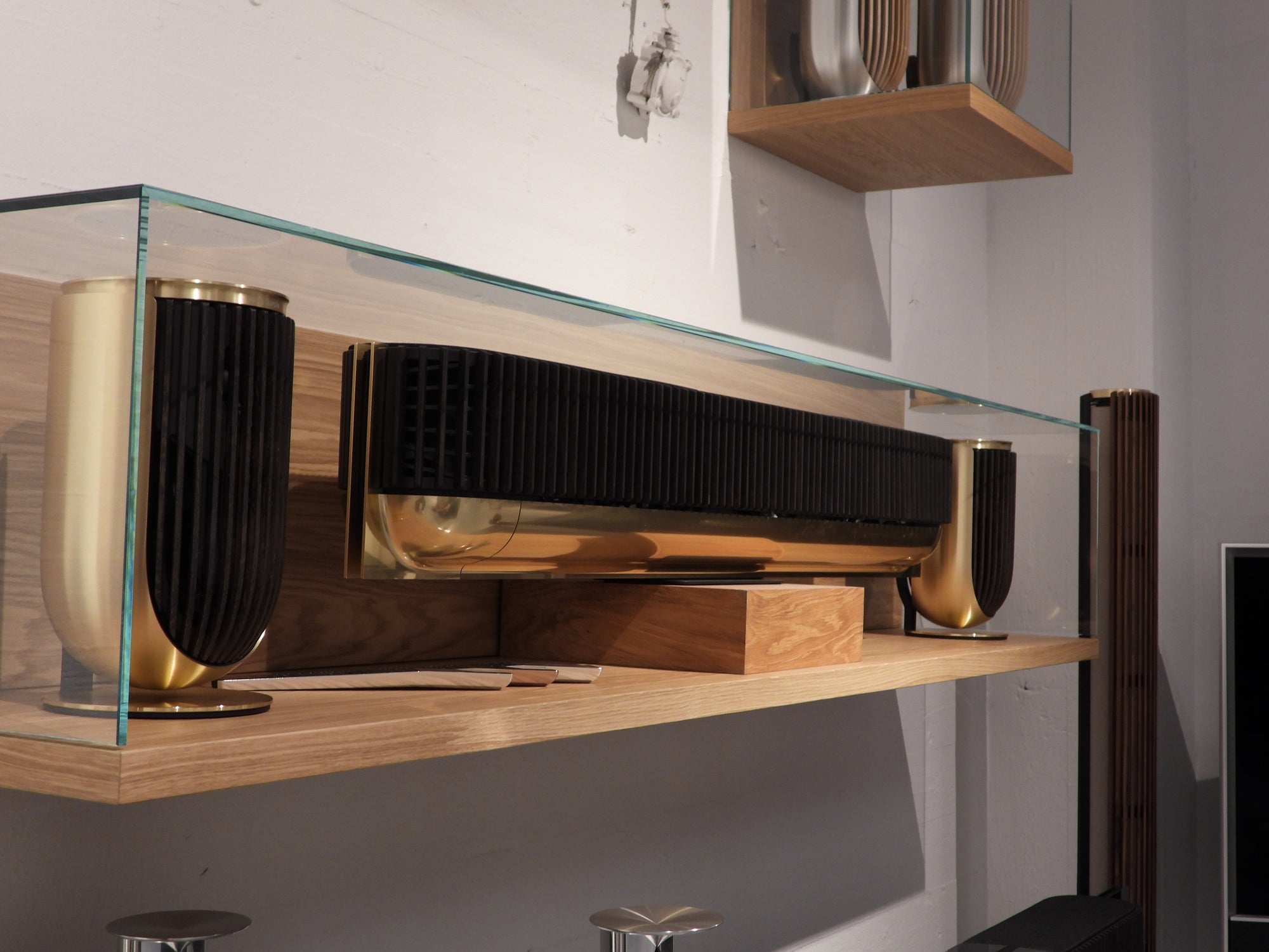 BEOsound Theatre anthracite / dark oak – BEOSTÆREN