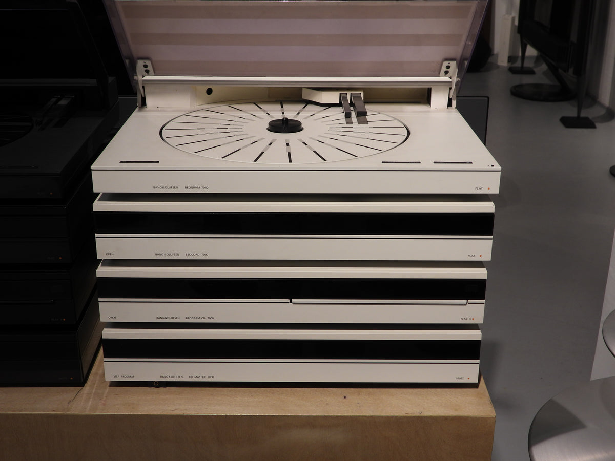 BEOsystem 7000 Hvid Aluminium – BEOSTÆREN