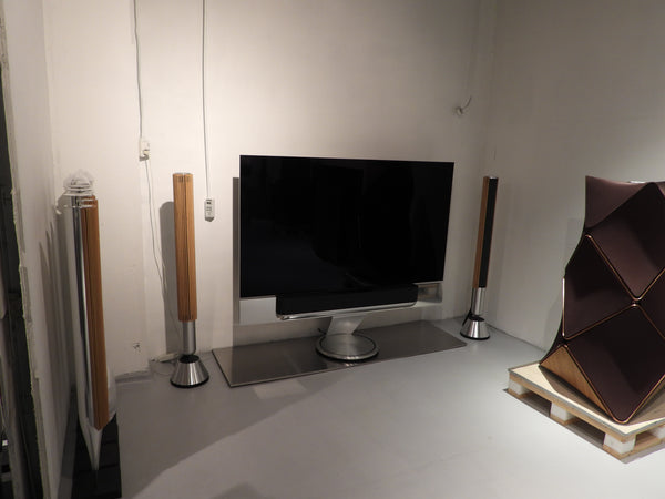 BEOsound Theatre 77”TV