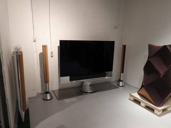 BEOsound Theatre 77”TV