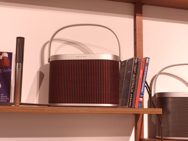 BEOsound A5 Aluminium Bespoke / Atelier Cover Cranberry Red