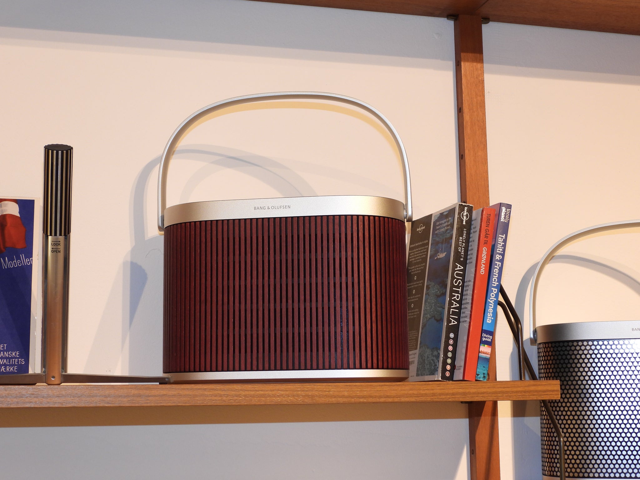 BEOsound A5 Aluminium Bespoke / Atelier Cover Cranberry Red