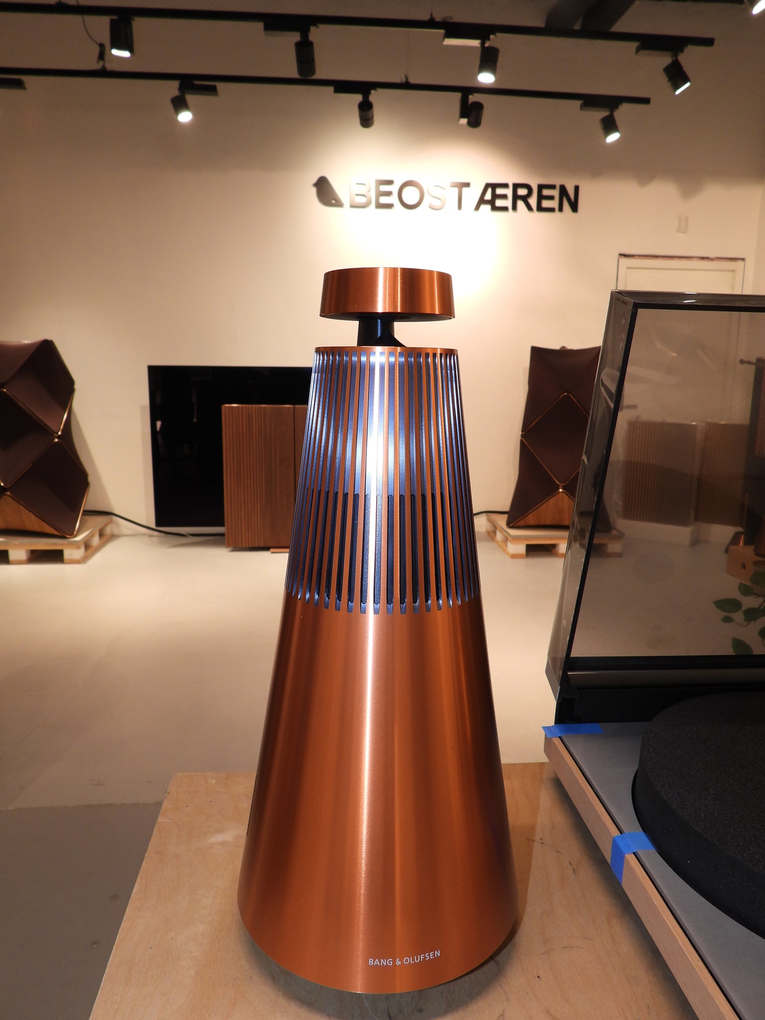 BEOsound 2 – Atelier Edition Zesty Orange