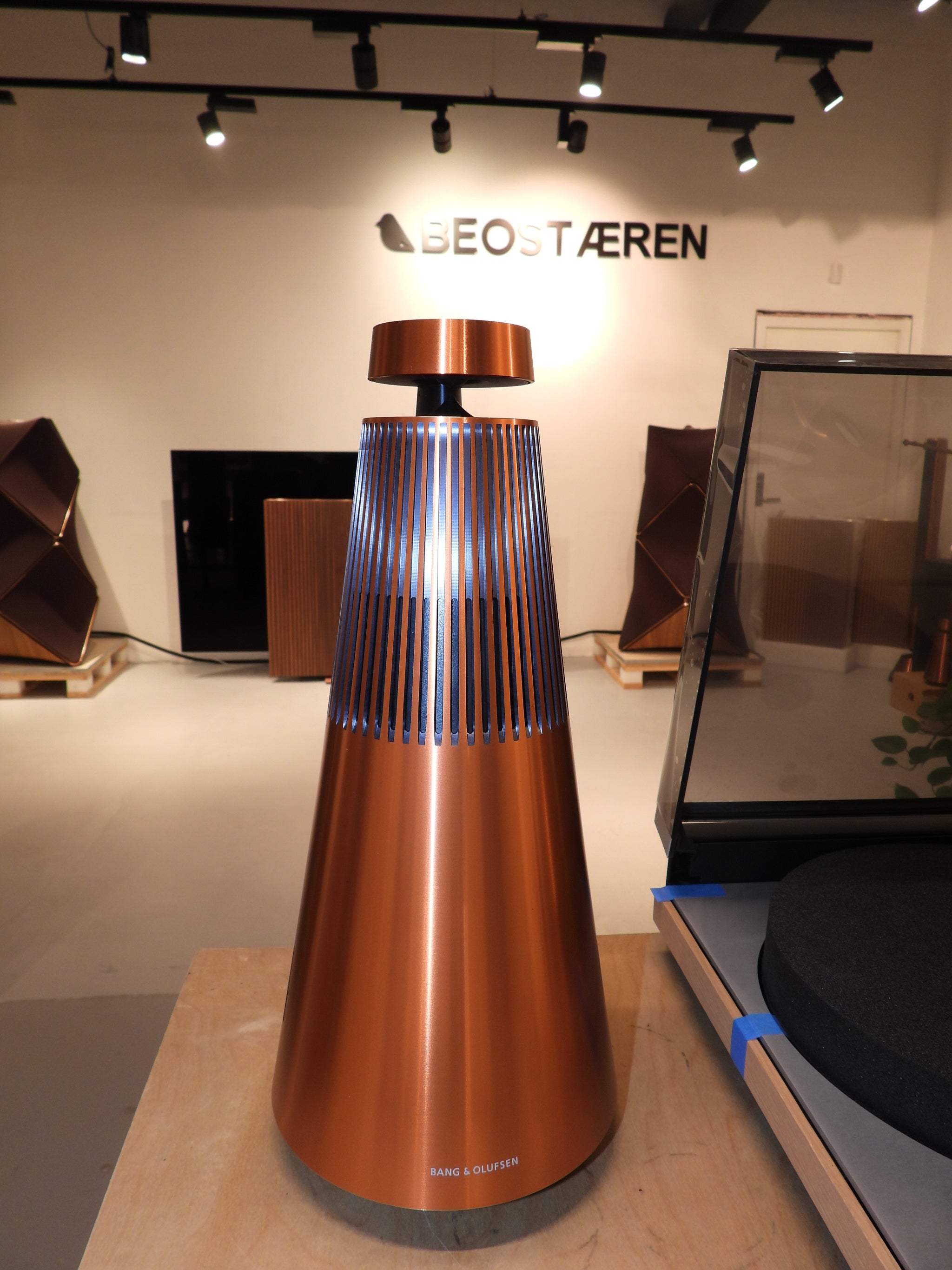 BEOsound 2 – Atelier Edition Zesty Orange – BEOSTÆREN