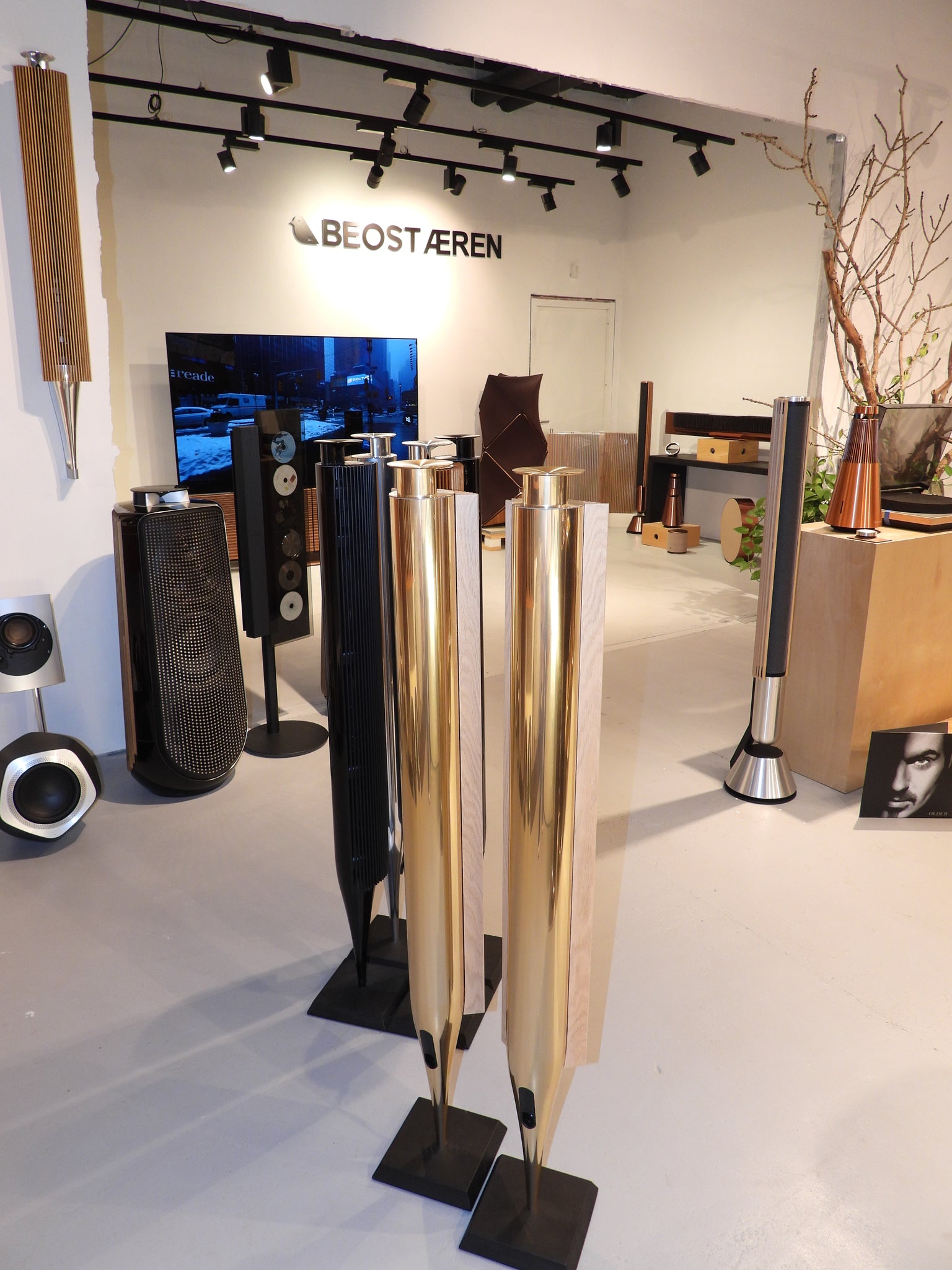 BEOlab 18 Tono Dorado