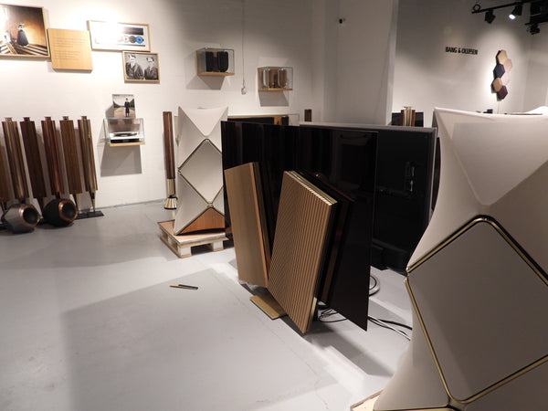 BEOvision Harmony 77" GoldTone Ligth Oak