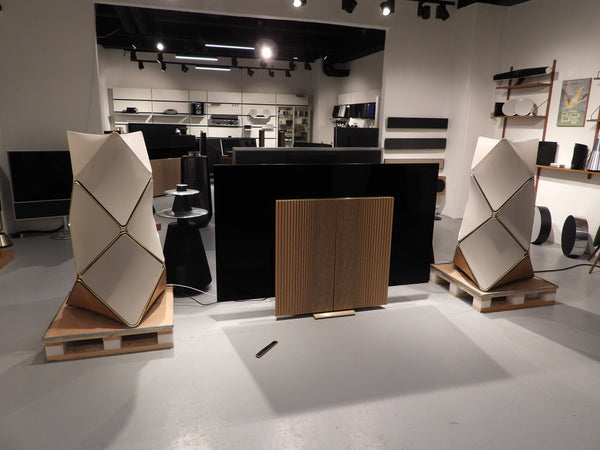 BEOvision Harmony 77" GoldTone Ligth Oak