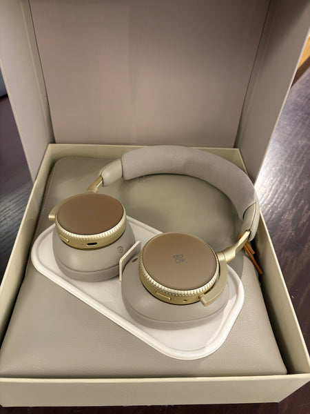 BEOplay H100 Hourglass Sand