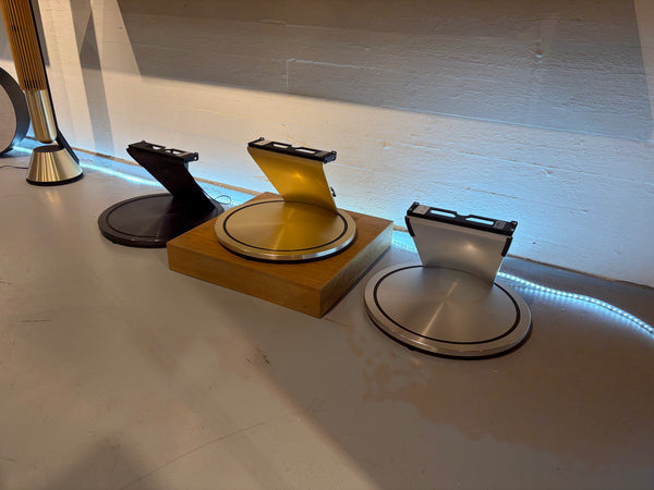 BEOsound Theatre Motorised Floor stand Silver - Black Anthracite - Gold Tone