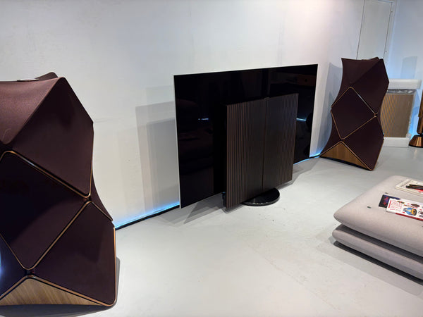 BEOvision Harmony 83" Antrazit / Dark Oak