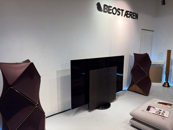 BEOvision Harmony 83" Antrazit / Dark Oak
