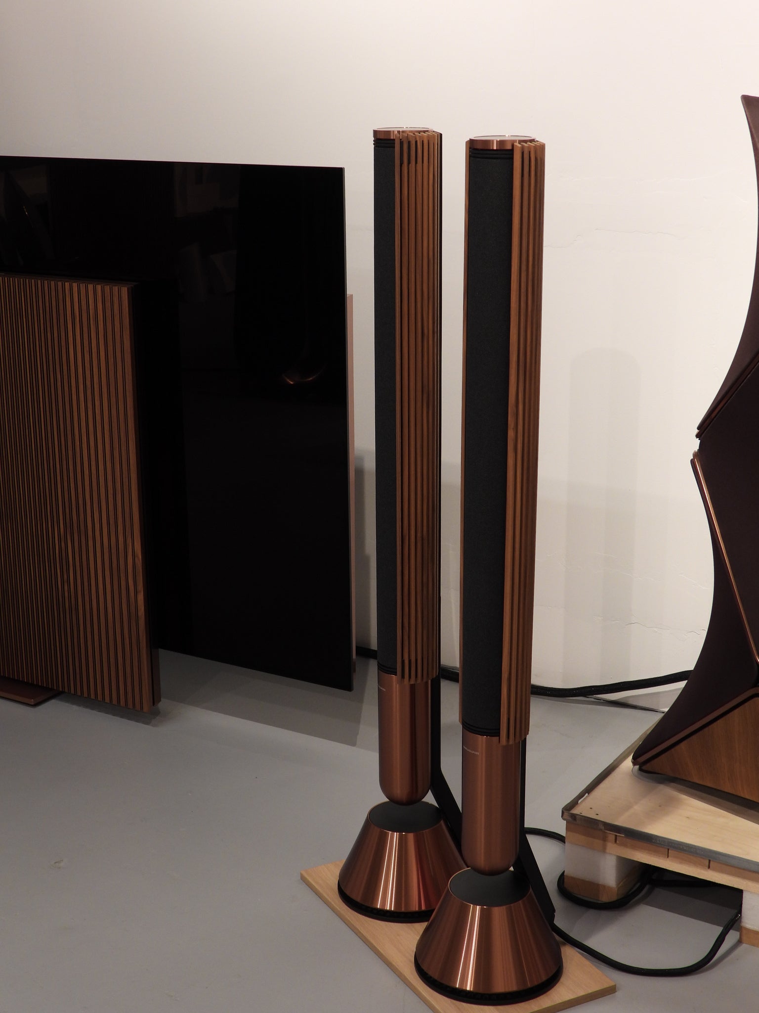 BEOlab 28 Bronze Tone