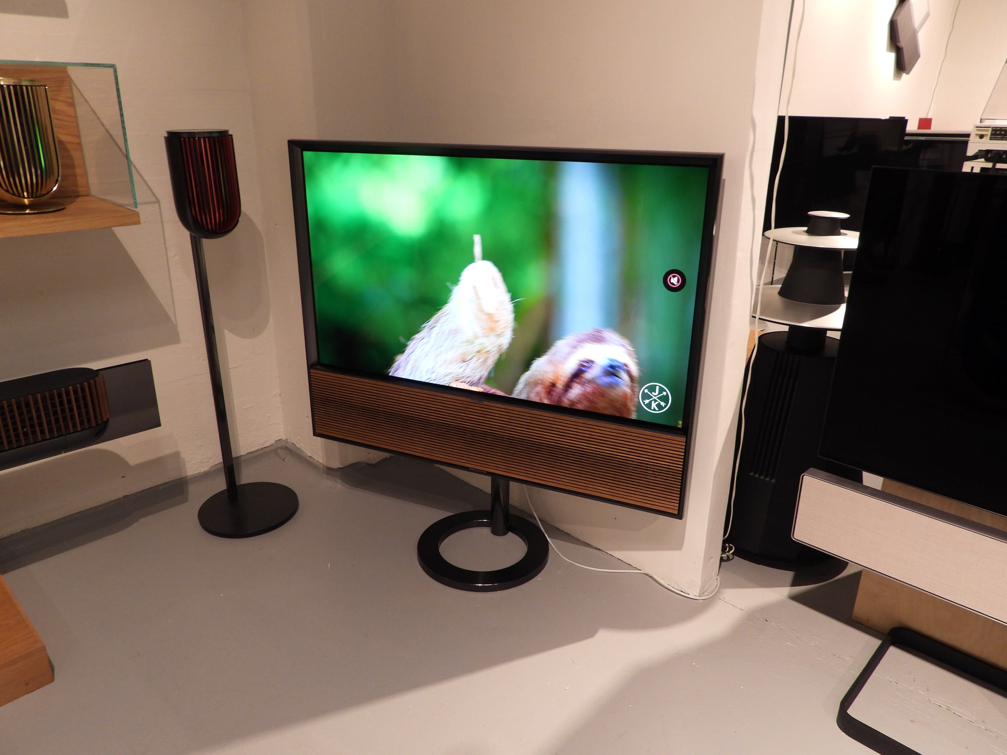 Beovision Contour 48" Black Anthracite & Smoked Oak